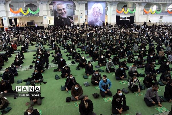 راهپیمایی  نمازگزاران تهرانی در حمایت از مردم مظلوم یمن