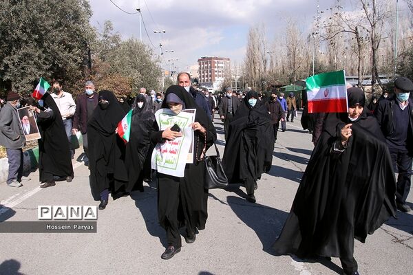 راهپیمایی  نمازگزاران تهرانی در حمایت از مردم مظلوم یمن