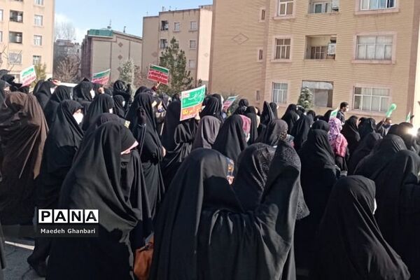 راهپیمایی نمازگزاران بعد از نماز جمعه شهر پردیس