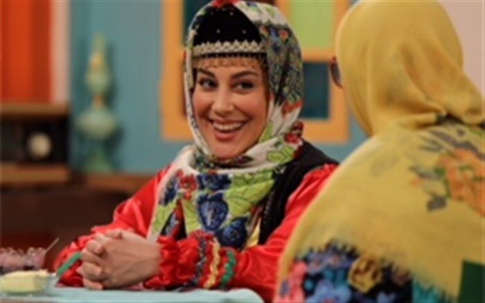 بازیگر مشهور کارگردان یک برنامه رادیویی شد