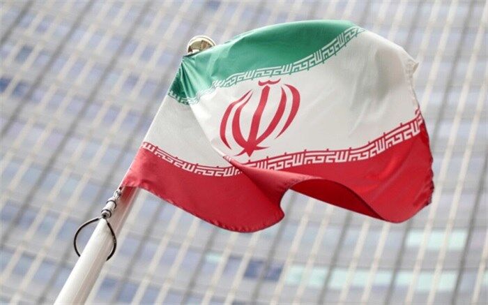 پرچم افتخار سر درخانه‌های شهروندان نصب می‌شود