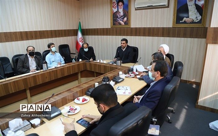 باید میان تعلیم و تربیت توازن برقرار باشد