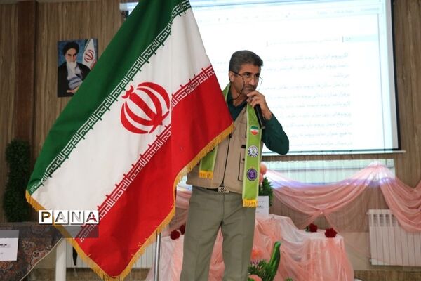 برگزاری کارگاه آموزشی مربیان پیشتاز سازمان دانش‌آموزی ناحیه۶ مشهد