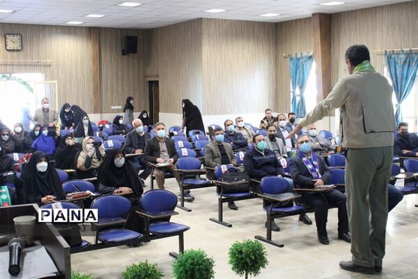 برگزاری کارگاه آموزشی مربیان پیشتاز سازمان دانش‌آموزی ناحیه۶ مشهد