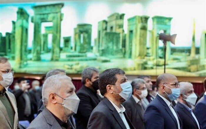 ضرغامی: تولیدات صنایع‌دستی خانگی نیاز به مجوز ندارند