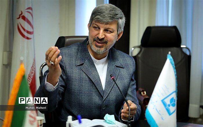 تمام معلمان باید یک مربی پرورشی باشند تا یک مربی آموزشی