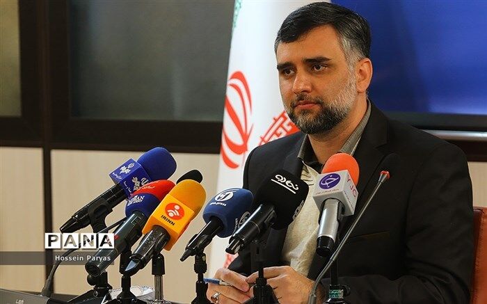 علی رمضانی: استقبال مردم از نمایشگاه ما را به‌کار دلگرم‌تر کرد