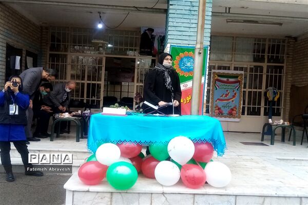 مراسم نواختن زنگ انقلاب در دبیرستان نمونه دولتی مطهره منطقه ۱۴