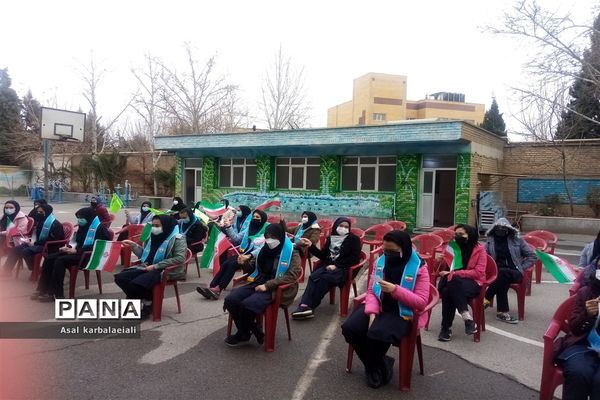 مراسم نواختن زنگ انقلاب در دبیرستان نمونه دولتی مطهره منطقه ۱۴