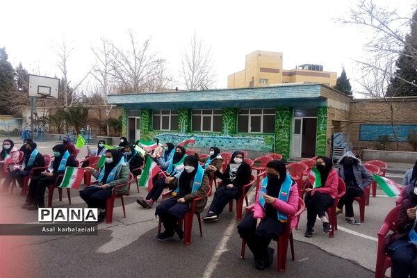 مراسم نواختن زنگ انقلاب در دبیرستان نمونه دولتی مطهره منطقه ۱۴