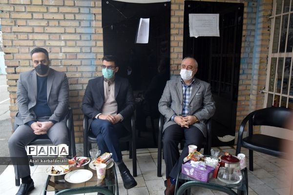 مراسم نواختن زنگ انقلاب در دبیرستان نمونه دولتی مطهره منطقه ۱۴