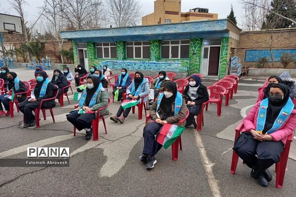 مراسم نواختن زنگ انقلاب در دبیرستان نمونه دولتی مطهره منطقه ۱۴