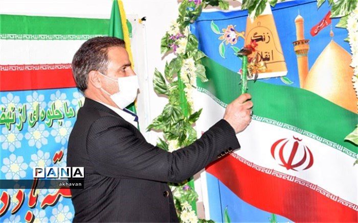 زنگ انقلاب  در دبیرستان دخترانه ریحانه بهاباد نواخته شد