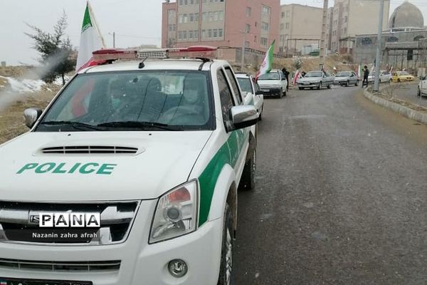 نواخته شدن زنگ انقلاب در مدرسه امام حسین(ع) روستای مهرآباد رودهن