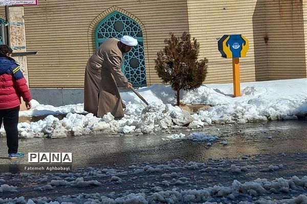 روز دل انگیز برفی درمنظریه شهرکرد