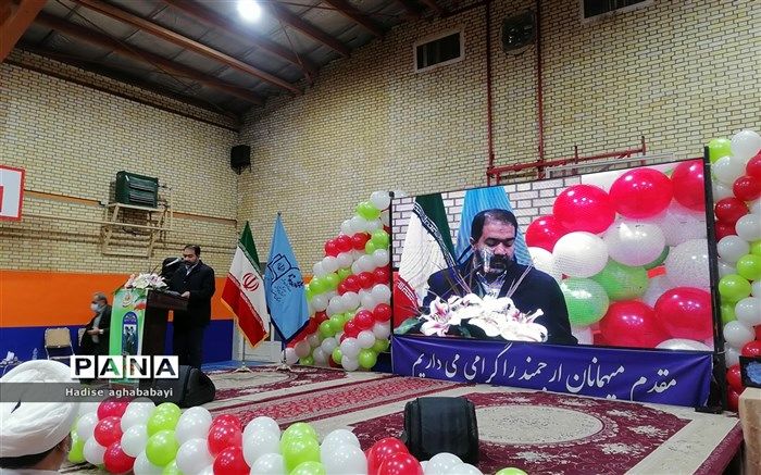 گلبانگ زنگ انقلاب‌اسلامی  طنین‌انداز شد