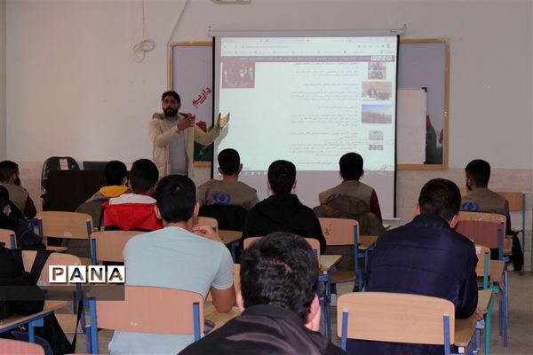 آموزش خبرنگاری دانش‌آموزان پسر زنجان