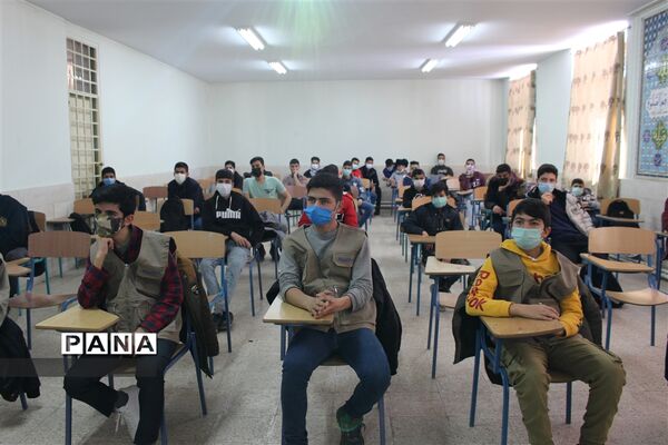 آموزش خبرنگاری دانش‌آموزان پسر زنجان