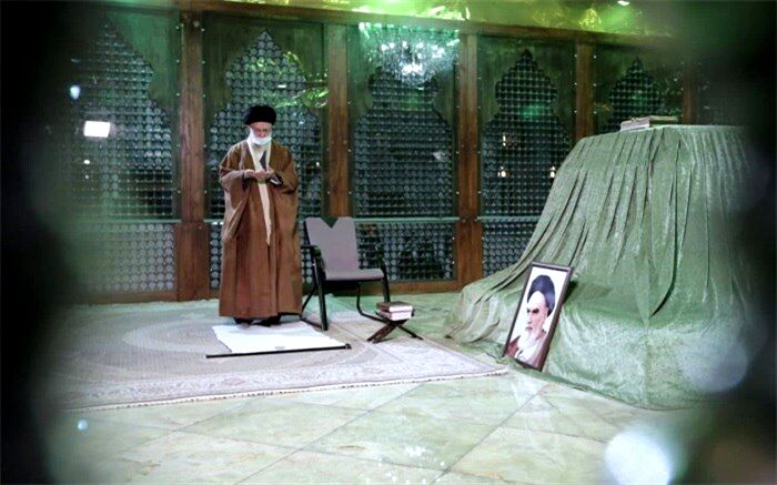 حضور رهبر انقلاب در مرقد مطهر امام راحل و گلزار شهدای بهشت زهرا
