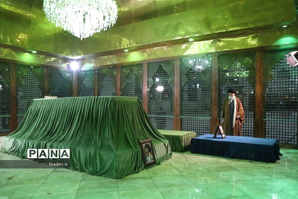 حضور در مرقد مطهر امام راحل و گلزار شهدای بهشت زهرا