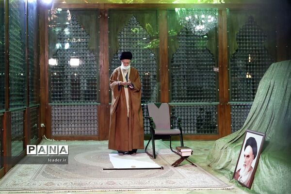 حضور در مرقد مطهر امام راحل و گلزار شهدای بهشت زهرا