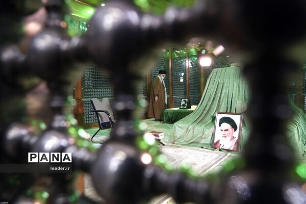 حضور در مرقد مطهر امام راحل و گلزار شهدای بهشت زهرا