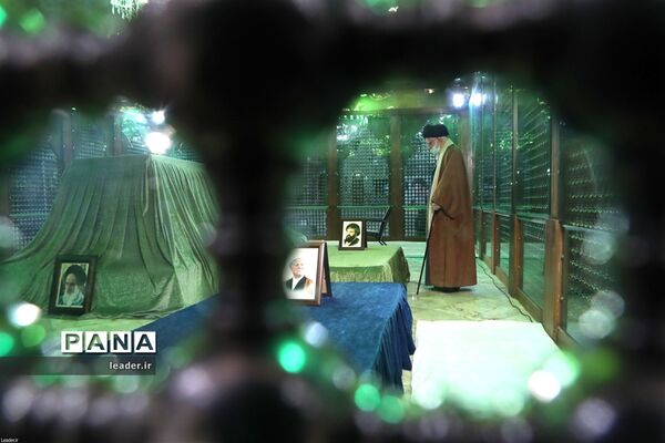 حضور در مرقد مطهر امام راحل و گلزار شهدای بهشت زهرا