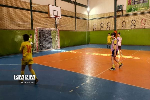 تقدیر از تیم‌های برتر فوتبال بهارستان یک