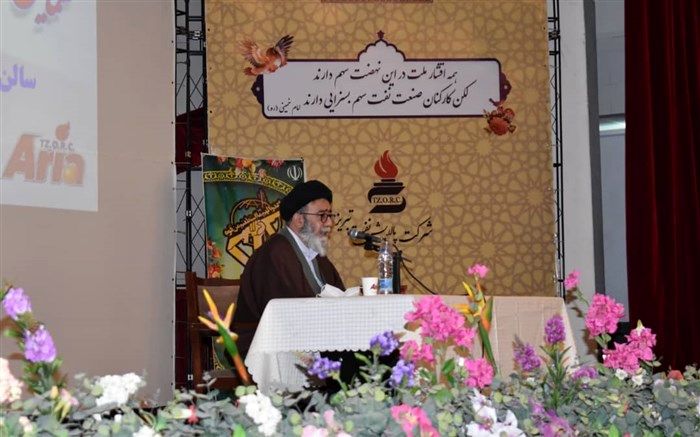 فضای مجازی آنقدر پیچیده است که به مدیریت اصولی نیازمند است