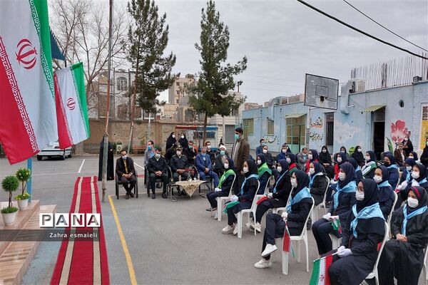 نواختن گلبانگ انقلاب اسلامی در شهرستان قرچک