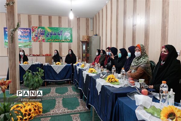 نواختن گلبانگ انقلاب اسلامی در شهرستان قرچک