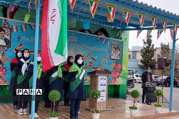 نواختن گلبانگ انقلاب اسلامی در شهرستان قرچک