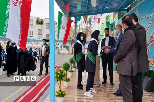 نواختن گلبانگ انقلاب اسلامی در شهرستان قرچک
