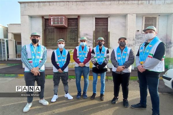 نواختن زنگ انقلاب اسلامی در مدرسه فرهیختگان شهر بندرامام خمینی(ره)