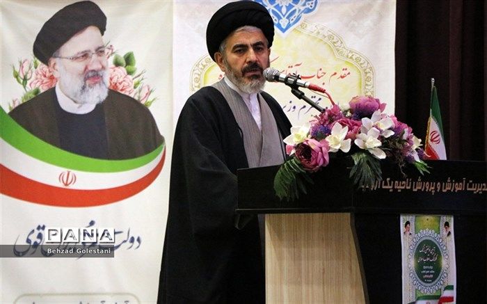 یادآوری حماسه انقلاب اسلامی برای نسل جدید ضروری است