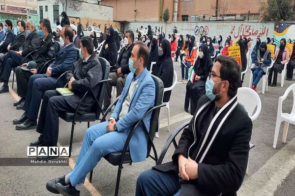 شور و شوق دانش‌آموزان بهارستانی در گرامیداشت آغاز دهه مبارک فجر