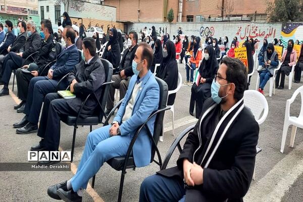 شور و شوق دانش‌آموزان بهارستانی در گرامیداشت آغاز دهه مبارک فجر