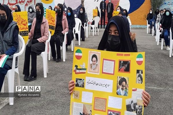 شور و شوق دانش‌آموزان بهارستانی در گرامیداشت آغاز دهه مبارک فجر