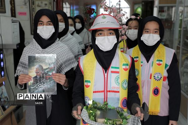 نواختن زنگ انقلاب در مشهد