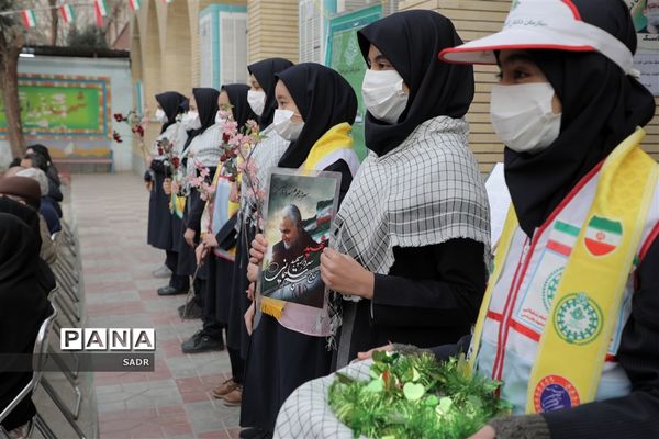 نواختن زنگ انقلاب در مشهد