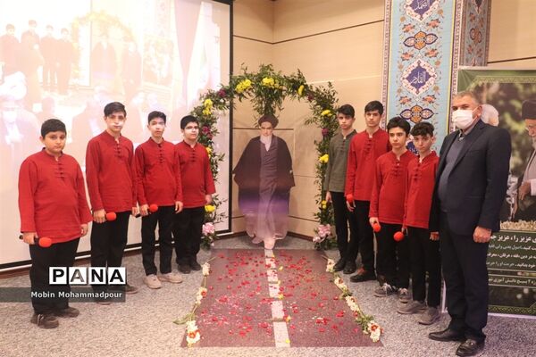 آغاز جشن‌های پیروزی انقلاب با نواخته شدن زنگ انقلاب در آذربایجان شرقی