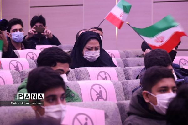 آغاز جشن‌های پیروزی انقلاب با نواخته شدن زنگ انقلاب در آذربایجان شرقی