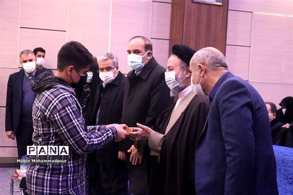 آغاز جشن‌های پیروزی انقلاب با نواخته شدن زنگ انقلاب در آذربایجان شرقی