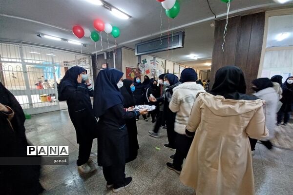 آیین نمادین زنگ انقلاب درمدرسه تربیت آموزش و پرورش منطقه 4