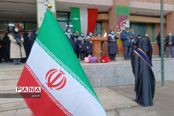 آیین نمادین زنگ انقلاب درمدرسه تربیت آموزش و پرورش منطقه 4