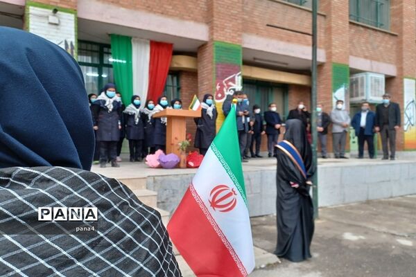 آیین نمادین زنگ انقلاب درمدرسه تربیت آموزش و پرورش منطقه 4
