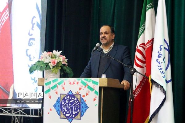 طنین زنگ انقلاب همزمان با سراسر کشور در مدارس فارس