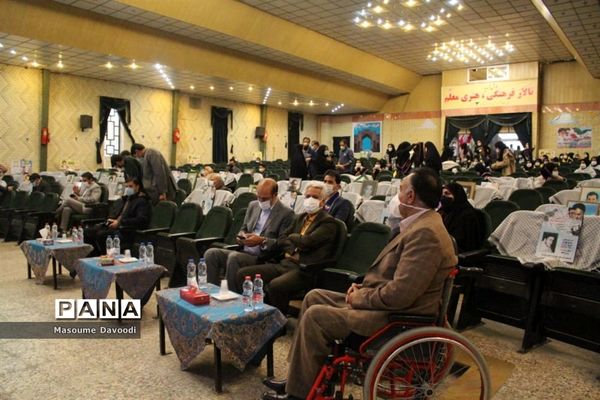 طنین زنگ انقلاب همزمان با سراسر کشور در مدارس فارس