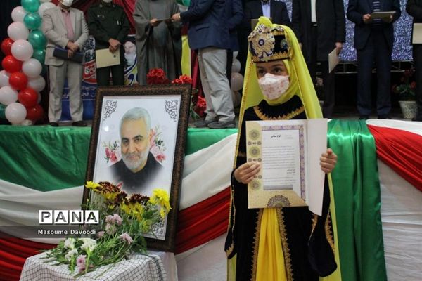 طنین زنگ انقلاب همزمان با سراسر کشور در مدارس فارس