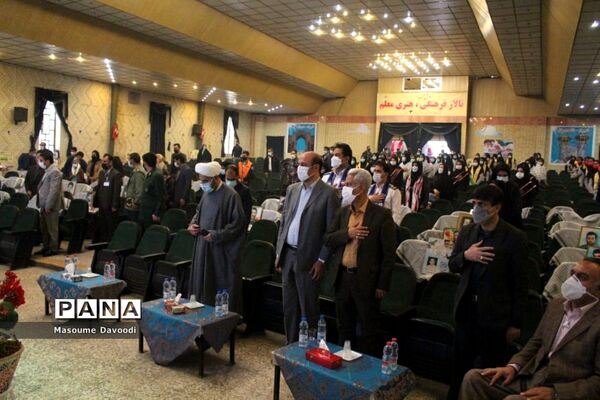 طنین زنگ انقلاب همزمان با سراسر کشور در مدارس فارس
